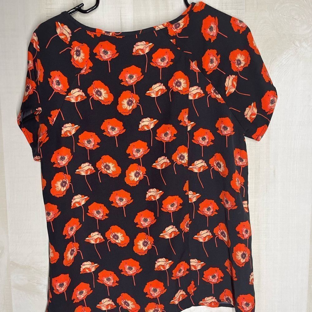 CABi navy and orange floral‎ short sleeve top, size small - Picture 9 of 14
